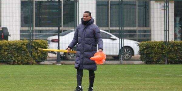 九游体育最新版本-陕西联合新任主教练弗拉泽：追随内心选择陕西 为热情的球迷展现我们的足球风格