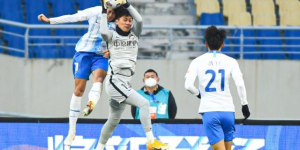 【中超】苏缘杰错失进球良机 天津0比0闷平10人河南